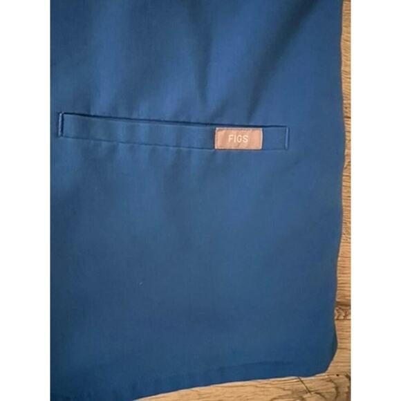EUC Figs Blue nursing scrub top sz XS - Picture 4 of 5